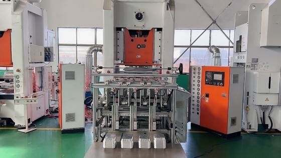 ซื้อ เครื่องผลิตถังแผ่นอลูมิเนียมที่ควบคุมโดย PLC ประสิทธิภาพ 26KW online manufacture