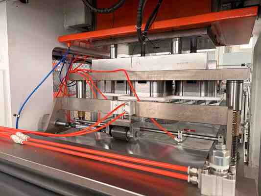 ซื้อ LK-T80 ตารางอลูมิเนียมสี่เหลี่ยม ถังผนังเหี่ยว เครื่องถังอาหารใช้ครั้งเดียว online manufacture