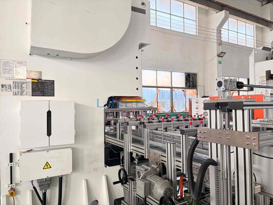 ซื้อ เครื่องปั๊มฟอยล์อลูมิเนียม 63 ตัน พร้อมการปั๊มโลโก้แบบกำหนดเองและการเปลี่ยนแม่พิมพ์ที่รวดเร็วสำหรับแม่พิมพ์สั่งทำพิเศษ การผลิตออนไลน์