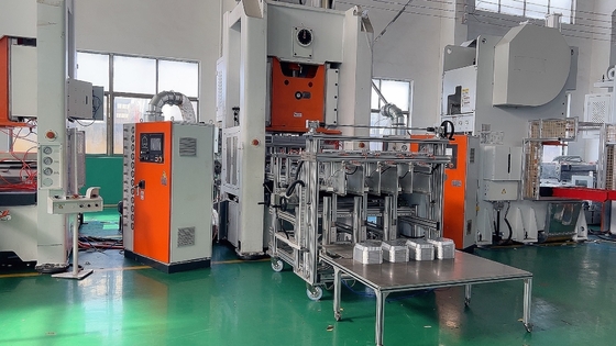 เครื่องทำภาชนะฟอยล์อลูมิเนียมสำหรับอาหารขนาด 26KW พร้อมแหล่งพลังงานกลไก สำหรับ 1-5 ช่อง