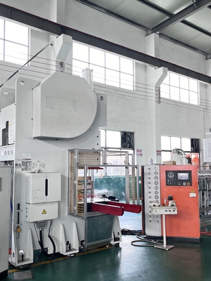 เครื่องทำภาชนะฟอยล์อลูมิเนียม LK-T63 ควบคุมด้วยมอเตอร์ Siemens ชนิด C
