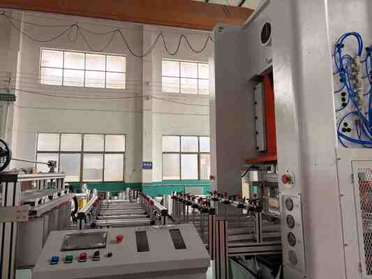 LK-T80 เครื่องบรรจุกระปุกอลูมิเนียม