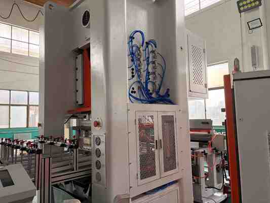 เครื่องทำภาชนะฟอยล์อะลูมิเนียม LK-T80 พร้อมเปลี่ยนแม่พิมพ์อย่างรวดเร็วภายใน 20 นาที, ความจุ 12000 ชิ้น/ชั่วโมง, และโครงสร้างเหล็กที่มีความแม่นยำสูง